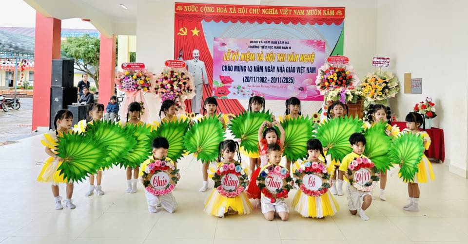 RỰC RỠ SẮC MÀU HỘI THI VĂN NGHỆ "TRI ÂN THẦY CÔ" TẠI TIỂU HỌC NAM BAN II